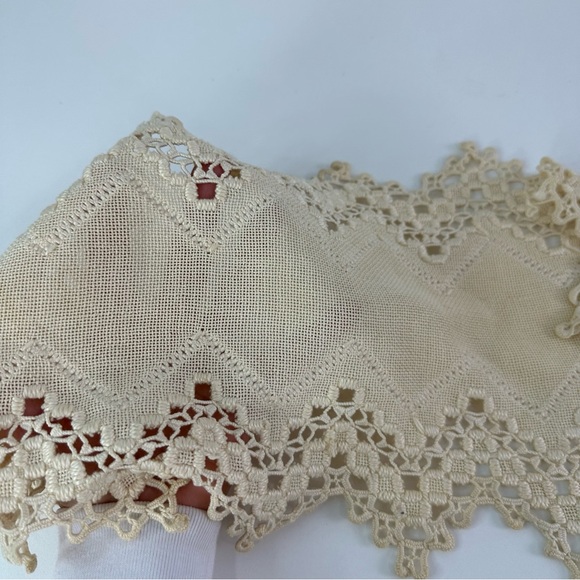Vintage Cream Color Chic Lace Table Runner with Hardanger Embroidery - Picture 4 of 11